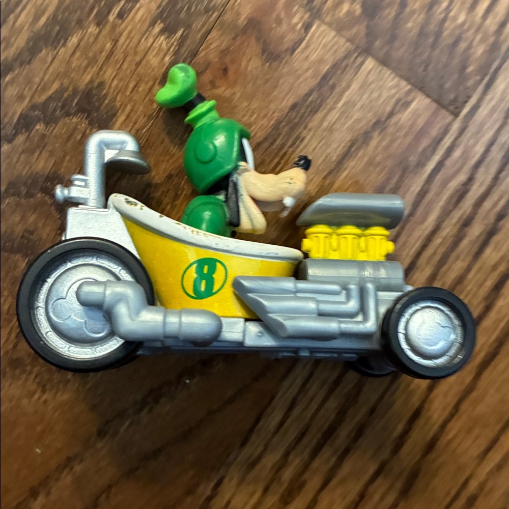 Disney Mickey and the Roadster Racers Die Cast Goofy’s Turbo Tubster Race Car